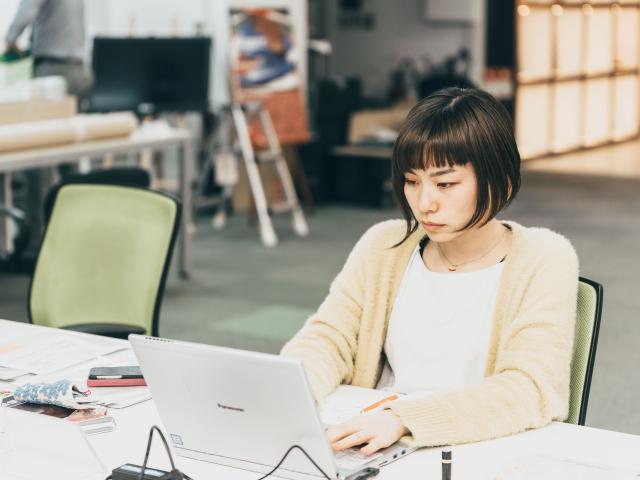 ビジネスSNSとして、Slackをフル活用しており、何か課題が生じた場合には、都度その場でSNS内で関係者と議論をするというスピード感には驚きだ。