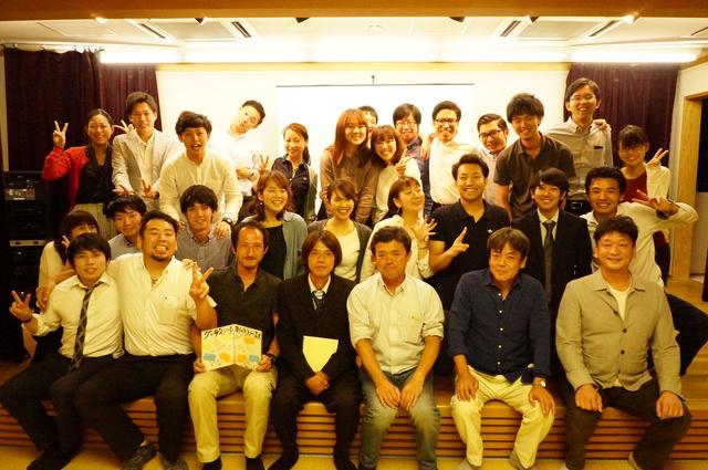 全国の施工に関わる協力会社を『パートナー』と呼ぶ同社。業務上の繋がりだけではなく、ともに世の中に貢献し、成長していこう、という姿勢が表れている。
（全国の施工パートナーとの懇親会集合写真）