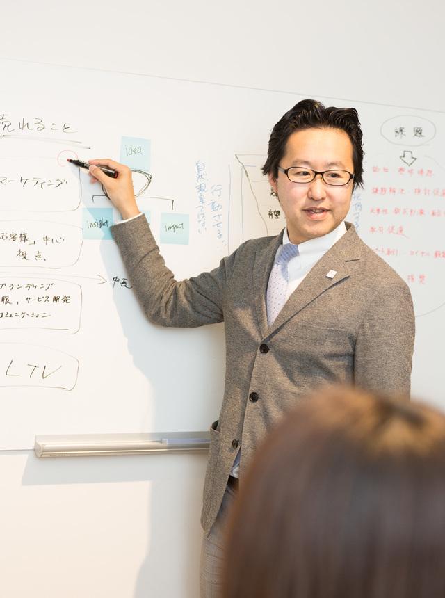 「CRM理論と実践」
企業と顧客の関係づくりについて学ぶ。わかりやすいから自分の知識にできるはずです。