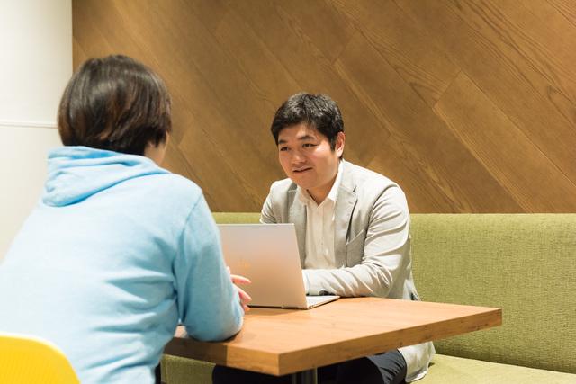 代表の庄野(ショウノ)です。庄野は京都大学在学時代、データ分析に興味を持ち「モノの資産管理をしたい」という想いのもと、Warranteeを創業しました。社長ですが、現場で先頭に立ってWarranteeをけん引し、朗らかな人柄で社員からも愛されています。