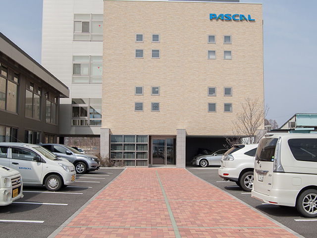 長野県佐久市に本社を構える同社。システムの受託開発を主軸として、複数の自社サービスも開発・販売している。