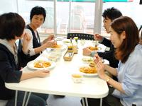 本社に出勤の際は、<br/>専属シェフの手作りランチを楽しみます