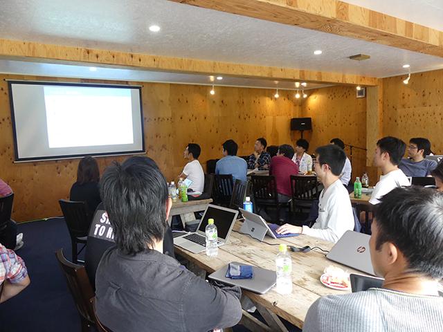 さまざまな業界で経験を積んだメンバーが、各々の強みを発揮している。