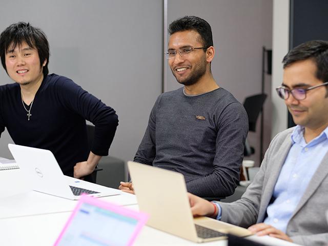 現在約15名のエンジニアが開発に携わっており、国籍は日本、中国、インド、韓国と実に多彩だ。