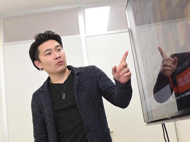 社内では自社開発ツールを導入し、業務の効率化を進めている。古い酒業過にITの力で風穴をあけようと考えている。