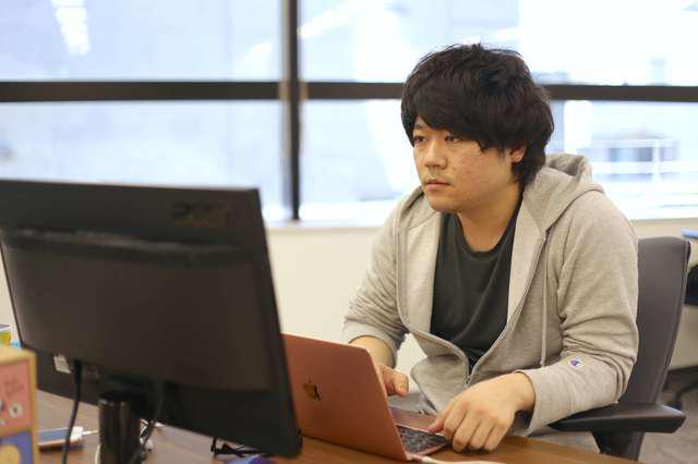 1on1（隔週）や定期的な従業員満足度調査を実施。個々のパフォーマンス最大化を重視し、社内制度の充実を図っている。