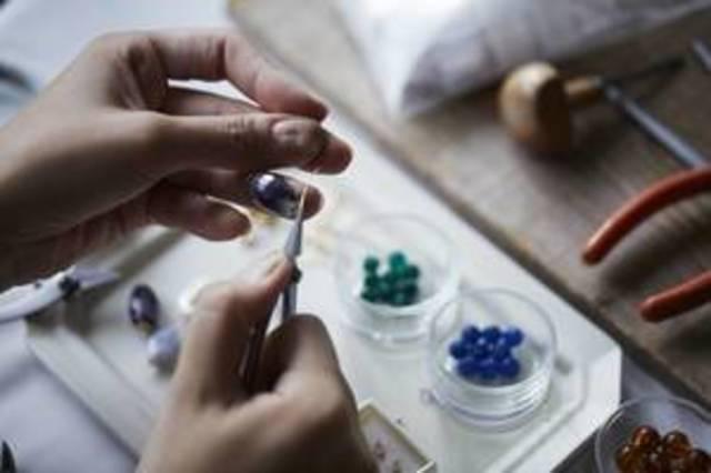 『monomy』は熟練の職人が作るブランド品と全く同等の良質なモノを、一気に消費者に届けるモデルだ。