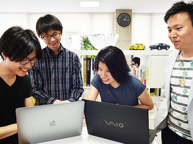 ストレスなく最大限仕事に没頭できる環境のため、全員がイキイキとした表情で仕事を楽しんでいる。