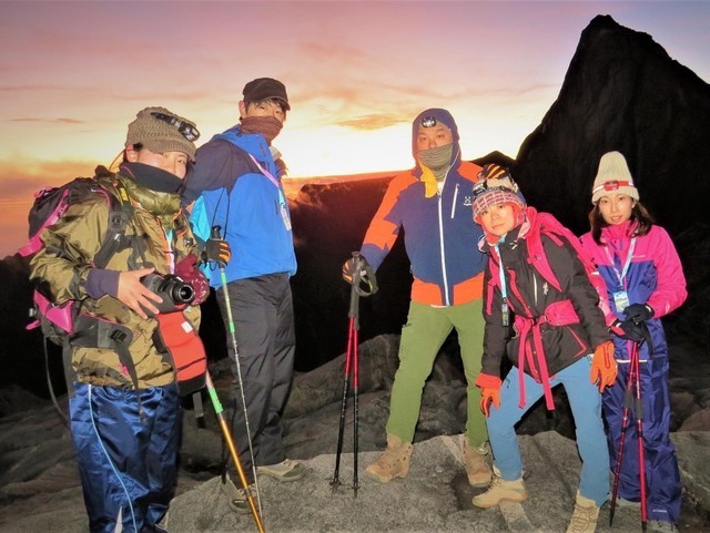 役員と共に国内外への旅に出るExplorersも年数回開催！
真の仲間と見たことのない景色に出会えます（写真はマレーシア、標高4,092mのキナバル山にて）。