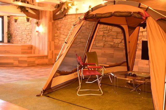 キャンプ場をイメージしたミーティングルーム