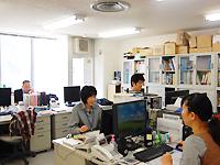 にぎやかで自由な雰囲気の社内