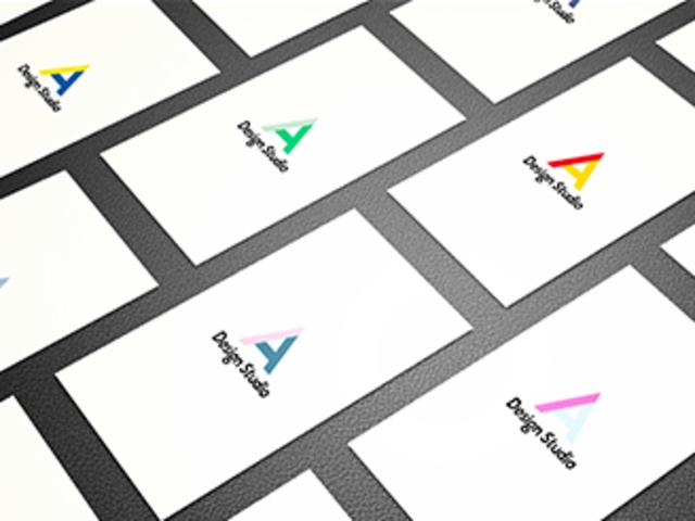 個性を大切にしているので、名刺のロゴは個々好きな色を選んでつくります。