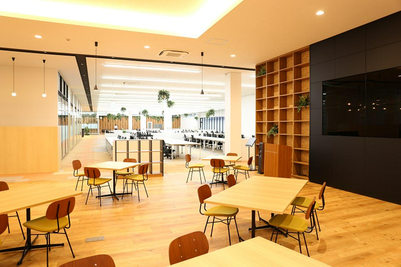 合同会社DMM.com 求人画像1