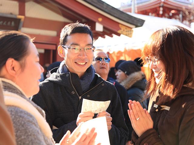 残業時間はメンバーや担当プロジェクトによるが、多くが定時過ぎに退勤する。