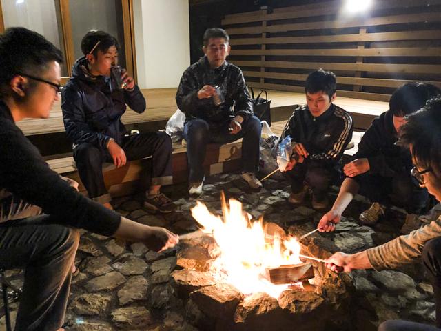 裁量労働制を取り入れているため、仕事の進め方は各自のペースに合わせて進められる。自由を感じられる環境だろう。