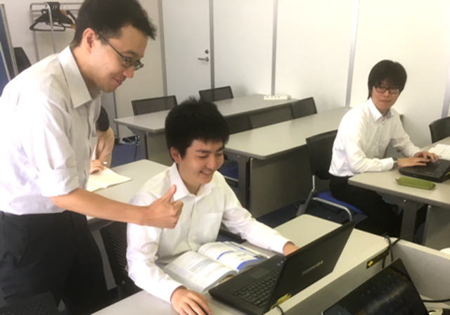 無料のＩＴスクールを開講し、人材育成にも力を入れている。