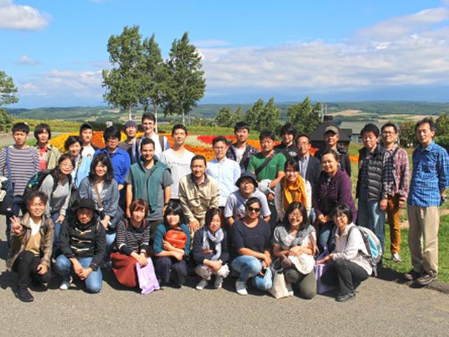 年に1度の社員旅行は、社員が「海外」「国内」「日帰り」から選べるようになっているというから驚きだ。