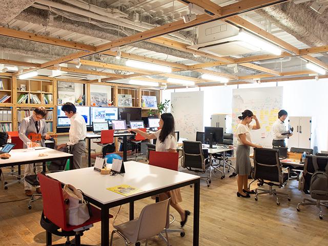 社内では至るところで活発に議論が行われており、日々新たな学びが生まれている。業界全体を主導するべく挑戦を続ける。