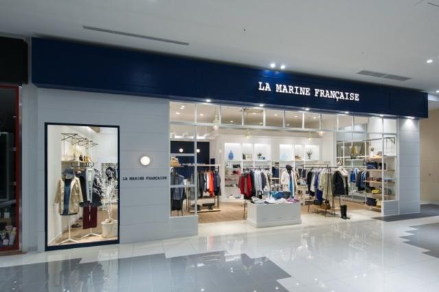 マリンブルーを基調とした店内のマリン フランセーズ