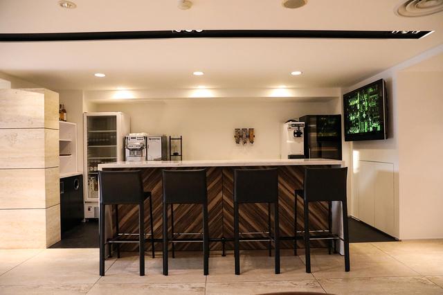 1F 来客スペース バーカウンター