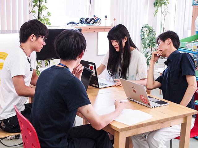 同社のエンジニアは、チーム内で固定した役割を持たず、オールマイティに活躍するスタイルで、一人ひとりに与えられる裁量権も大きい。