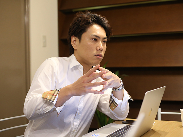 代表取締役／CEO　守田 直貴氏
自社で扱う商品は、実際に自らもユーザーとなって使用するくらい、心よりオススメできるものだと話す。