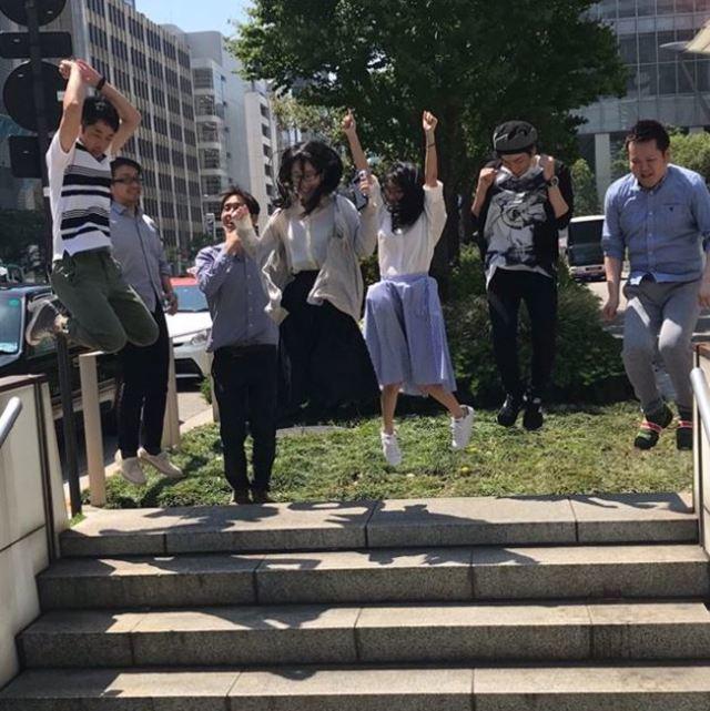 ひとつのテーマを与えられ、皆で“映える”写真を求めて街に出かけました。