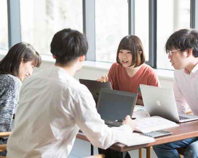 オフィス風景。
社員数は約70名で、ECサイトの構築を手掛ける「EC制作課」のメンバーは約15名。