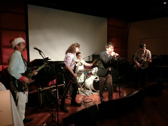 毎年行うイヤーエンドパーティでは、バンド演奏する事も！こっちのメンバーも募集しています