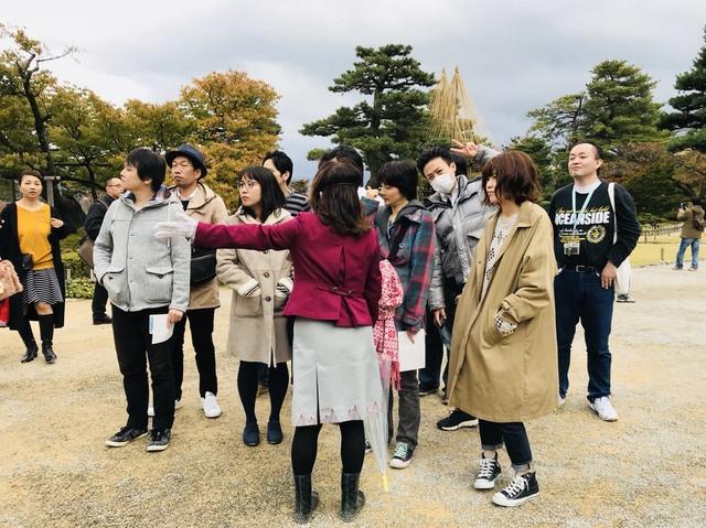 兼六園や21世紀美術館などの観光名所巡りもツアーガイドをつけて回りました。