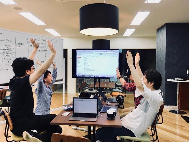 お客様の複雑な問題を解決するためには恊働作業は必須！難題を解決したときの喜びは皆で分かち合える環境があります！