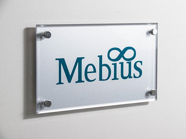 テクノロジー領域で幅広くビジネスを展開するメビウス社。ハイレベルな仕事ぶりでクライアントからの評価も高い。
