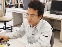 仕事中の顔は真剣そのもの