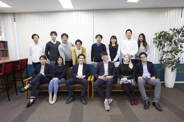 東アジアを中心に様々なバックグラウンドを持つ多国籍なメンバーが在籍