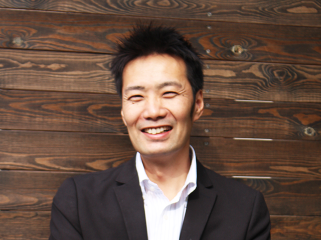 代表取締役CEO 水井 貴之。大手ベンチャーキャピタル、ベンチャー企業を経てレトロミームを設立