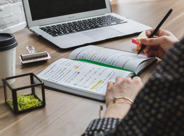 キャリアアップを支援する「資格取得サポート」制度も整えられています。