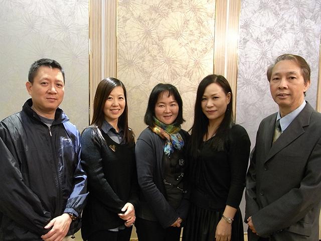 ツアー先では、現地の日本語ガイドがていねいに観光地を案内してくれる。現地のガイドから日本語で説明を聞くからこそ、ガイドブックだけでは知ることのできない驚きや感動がある。