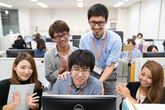 チームワークはもちろん、チームの垣根も越えて、部署・年令関係なく意見を出し合える社風です！