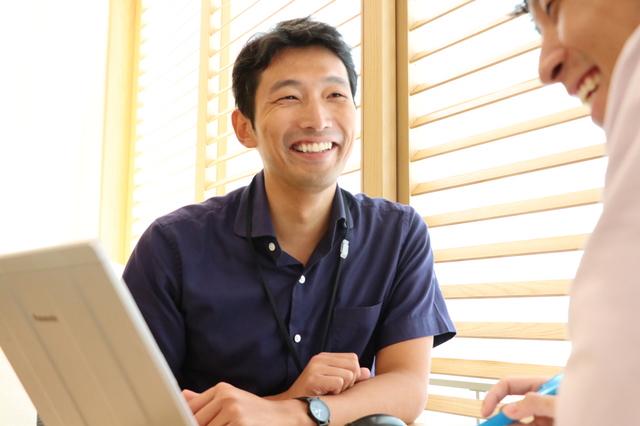 社内のミーティング風景です。数年前より新卒採用も開始しておりますので、ここ最近20代前半の若いメンバーも徐々に増えてきています。