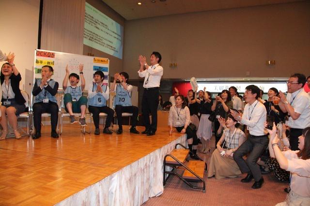 数年毎に開催される「全社員大会」では、全国の社員を集め、普段顔を合わせることが難しい社員と交流を深める懇親会や、イベントで盛り上がる。