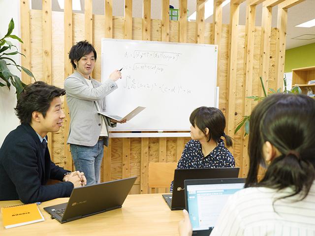 今後5年以内に10社のグループ企業を設立し、ホールディングス化することを目指す。