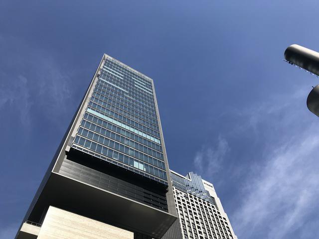 オフィス外観(なんばスカイオ17F)。なんば駅直結のオフィスビルで1フロアにシナジーを創出するメンバーが一堂に集結している。