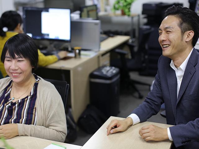 社内イベントも充実。定期的に参加自由の食事会が行われるほかに、誕生日プレゼントが送られる。