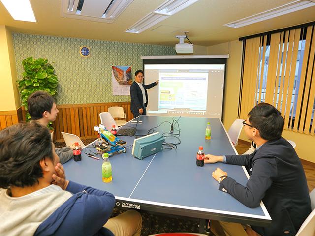 オシャレなオフィスには卓球台が置かれている。時にはテーブルとしてMTGに使用されることも。