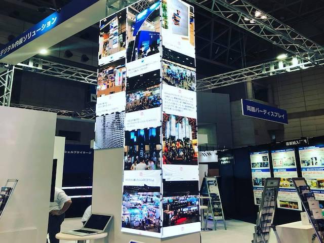 SNS等から集めた投稿を某ショッピングモールの巨大サイネージにて表示しています！