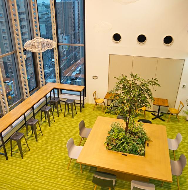 フリーアドレスなので好きな場所で仕事ができます！（現在はリモート対応）