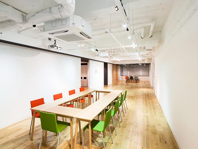 コミュニケーションや帰属意識を高めるために、月に一度全社会を行っている他、ミートアップを頻繁に開催。新たな試み「シャッフルランチ」では、会社がランダムにメンバーを編成してランチ会を行っている。