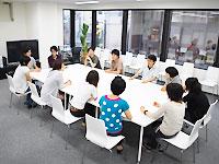 会議室にはTV、各種ゲーム機器なども置かれている