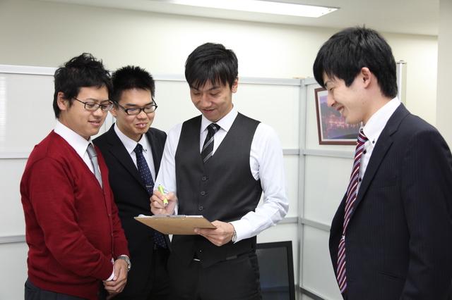 音楽が流れるアットホームなオフィス環境