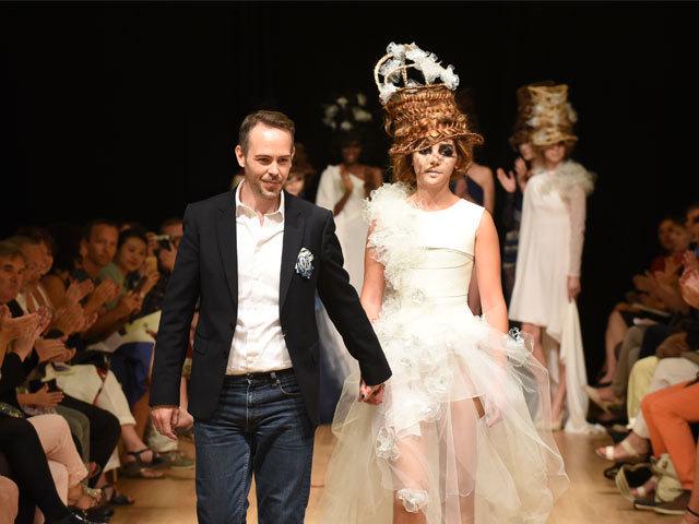 パリコレやニューヨークファッションウィーク等の世界的なファッションショーをはじめテレビや舞台、雑誌などでも多く使用されている。